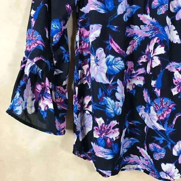 7 Sisters Women's Navy Floral Bell-Sleeved Cold-Shoulder Blouse, Small - Picture 5 of 5